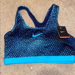 Size XL woman’s padded sports bra